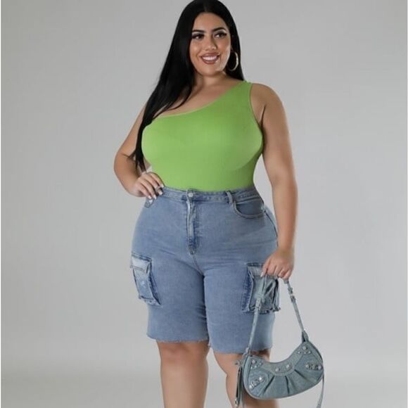 Plus size Bermuda short, semi-stretch